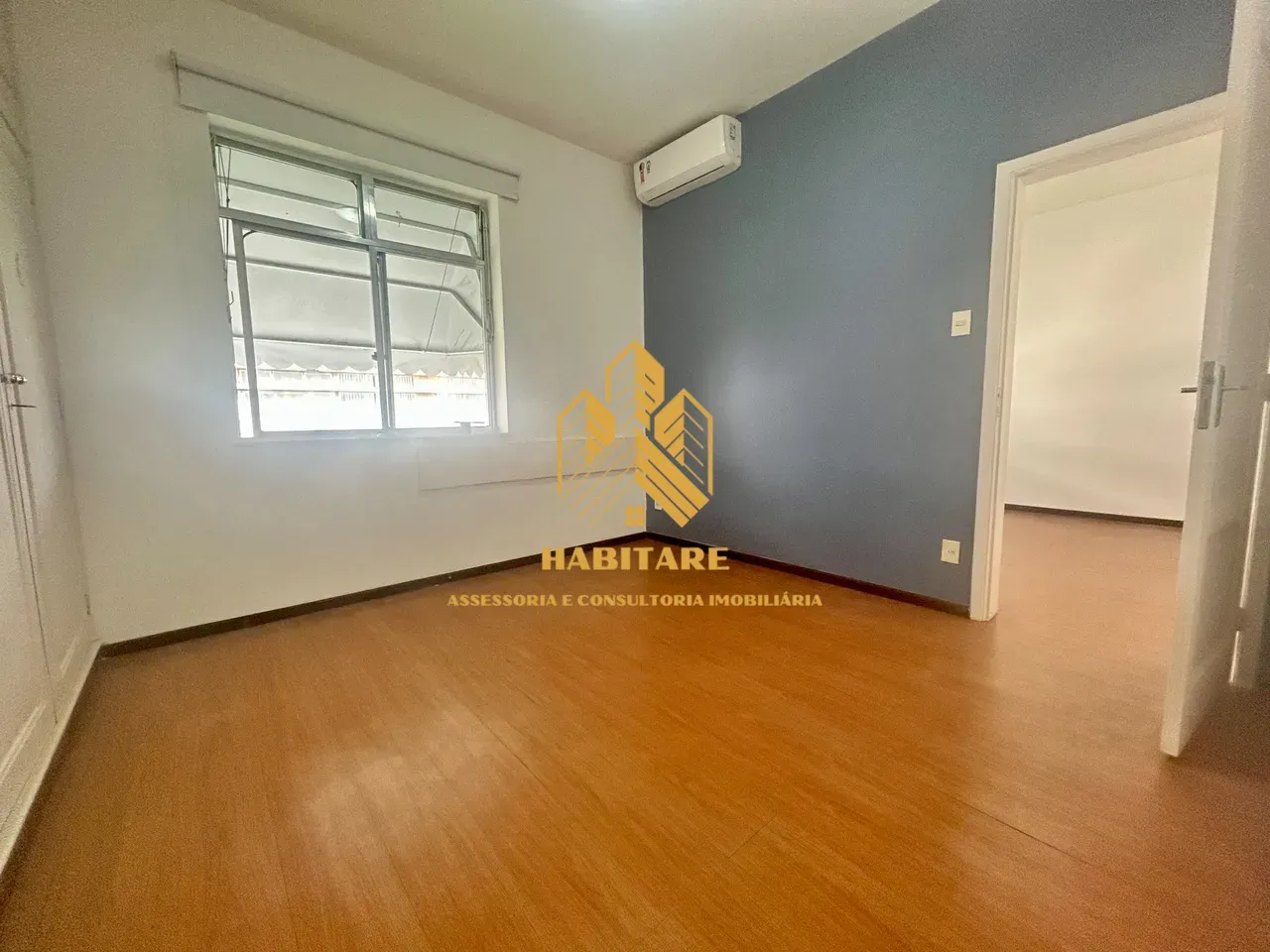Apartment on the 7th floor with wood or laminate floors — photo 3