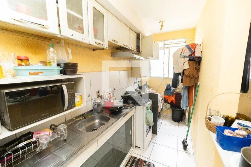 2-bedroom apartment in a building with a pool — photo 2