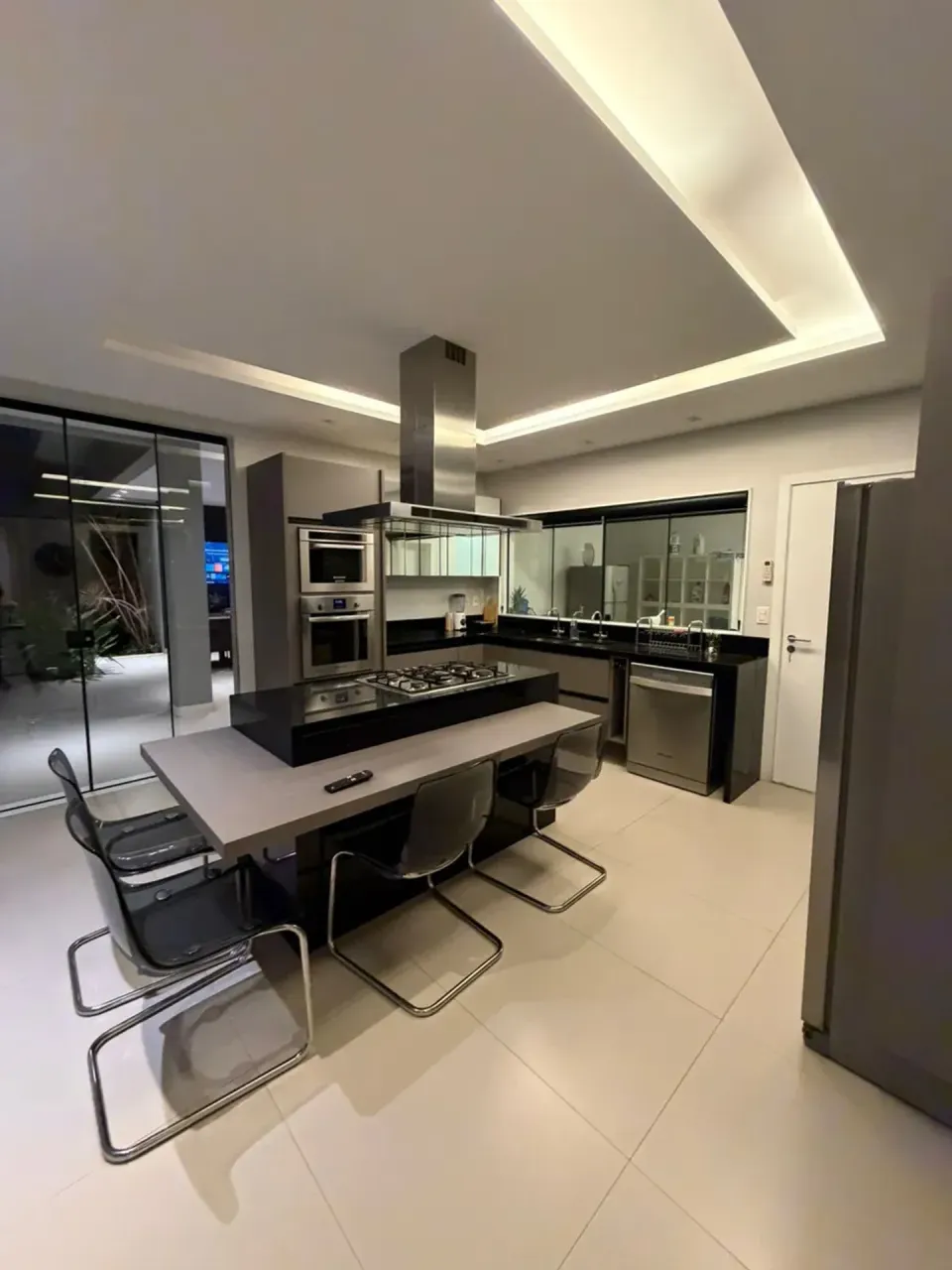 Furnished house with 5 bedrooms and 880 m² — photo 2