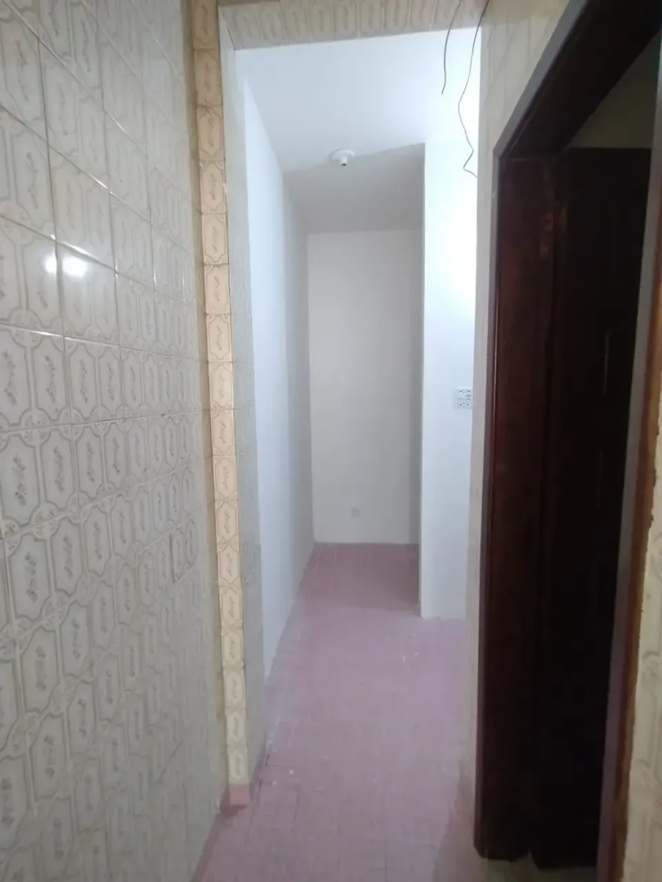 Unfurnished studio with 1 bedroom and wood floors — photo 12