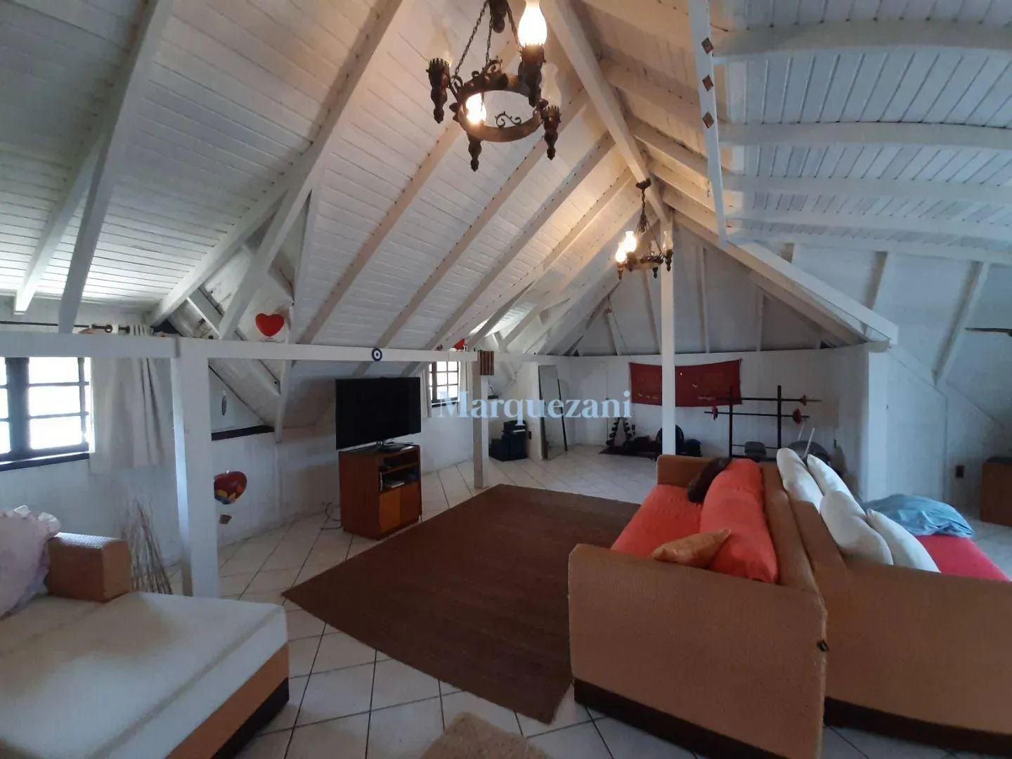 Furnished house with 4 bedrooms and 5 bathrooms