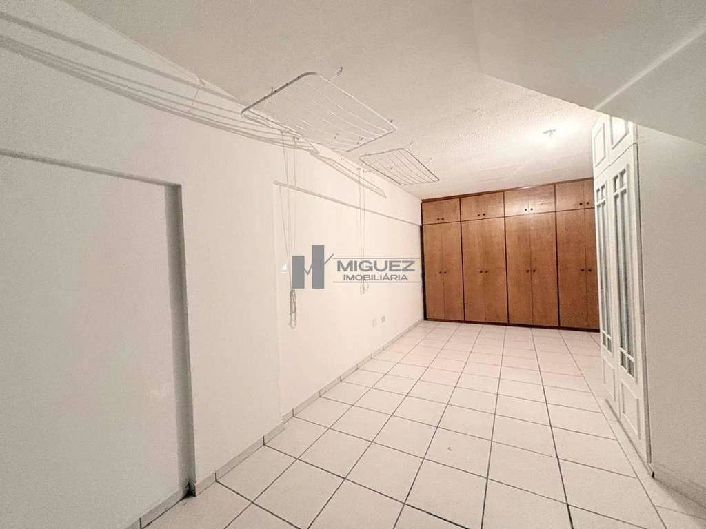 273 m² triplex house with 3 parking spaces and 5 baths — photo 30