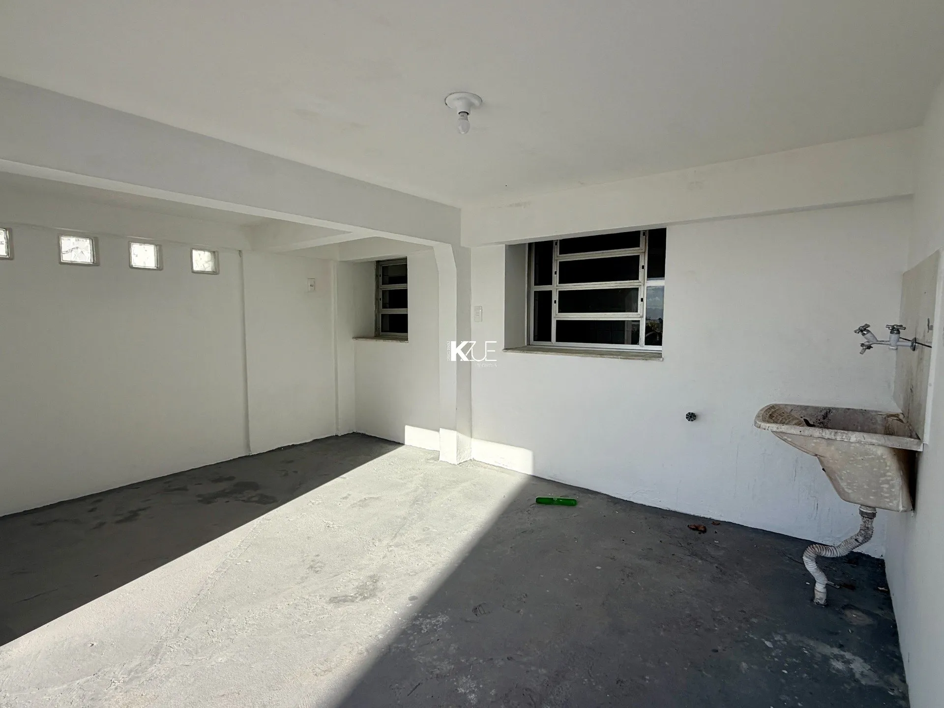3-bedroom house with a suite, 324 m² total area — photo 31