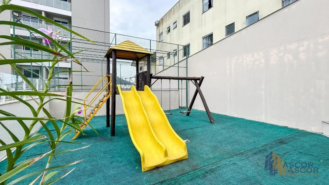 Balcony with a grill in a 2-bedroom apartment, 96 m² — photo 16