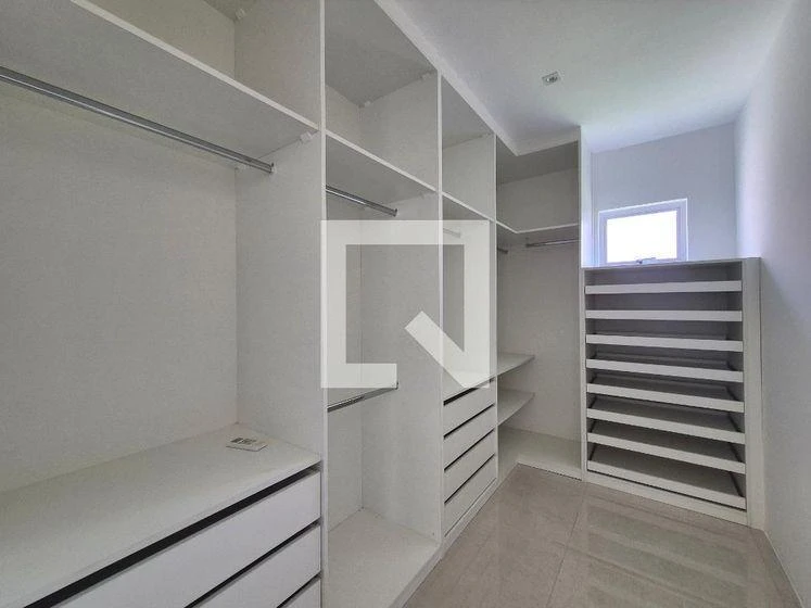 Floor-to-ceiling windows in a 4-bedroom house, 430 m² — photo 36