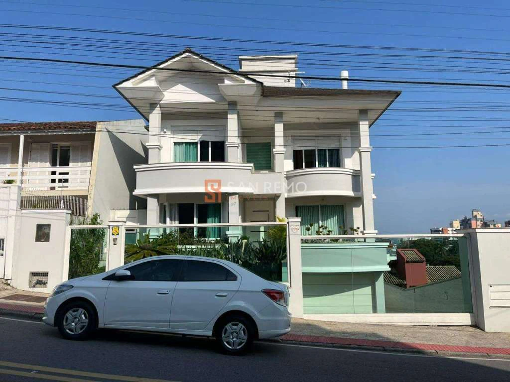 Casa de 4 habitaciones con cocina integrada y balcón — photo 2