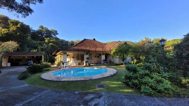 Duplex house with 6 bedrooms and a private garden