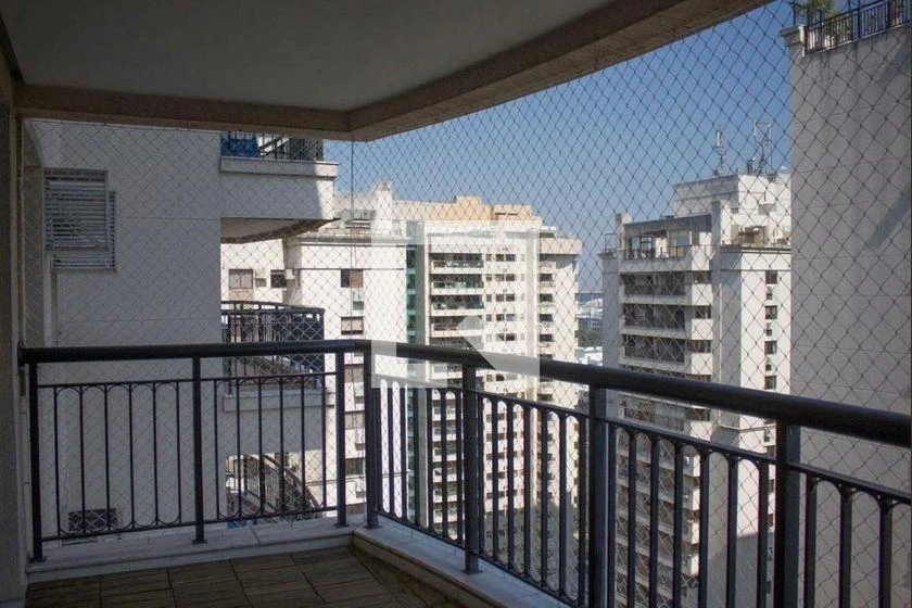 Glass-enclosed balcony in a 2-bedroom apartment, 69 m² — photo 7