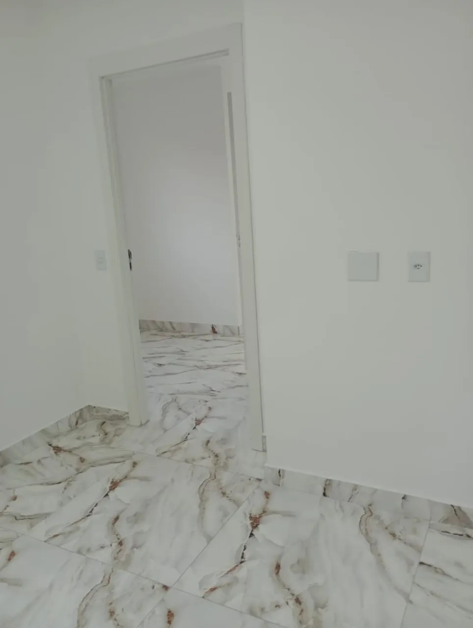 One-bedroom apartment in a building with a gym — photo 3