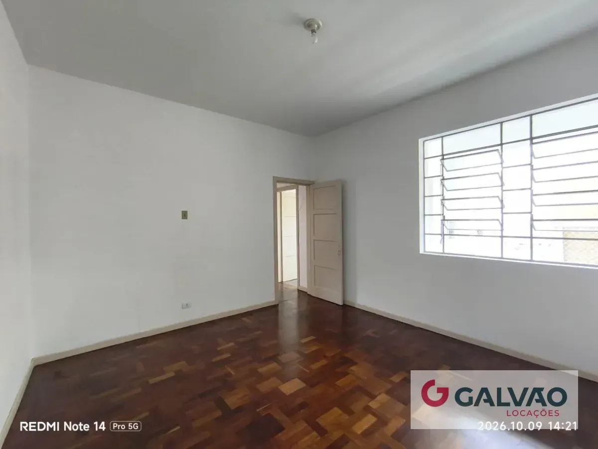 2-bedroom apartment with wood or laminate floors in Curitiba — photo 3