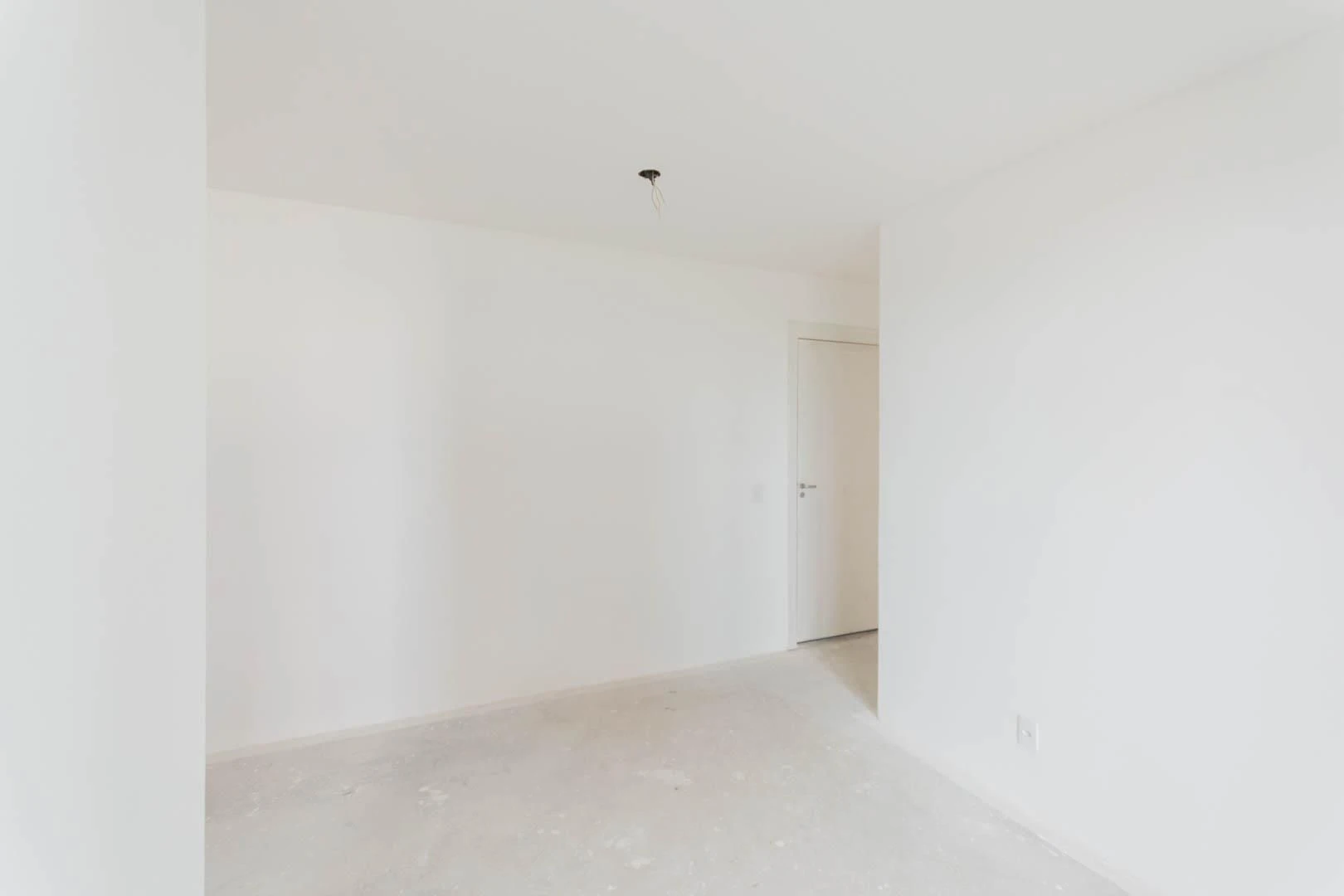 2-bedroom apartment with a suite and a glass balcony — photo 27