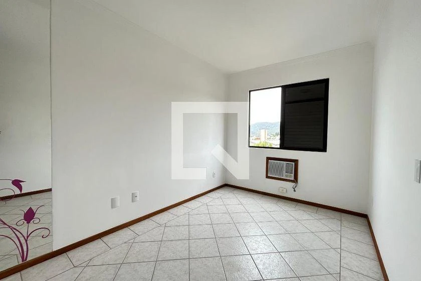 5-bedroom apartment with a bathtub in Florianópolis — photo 11