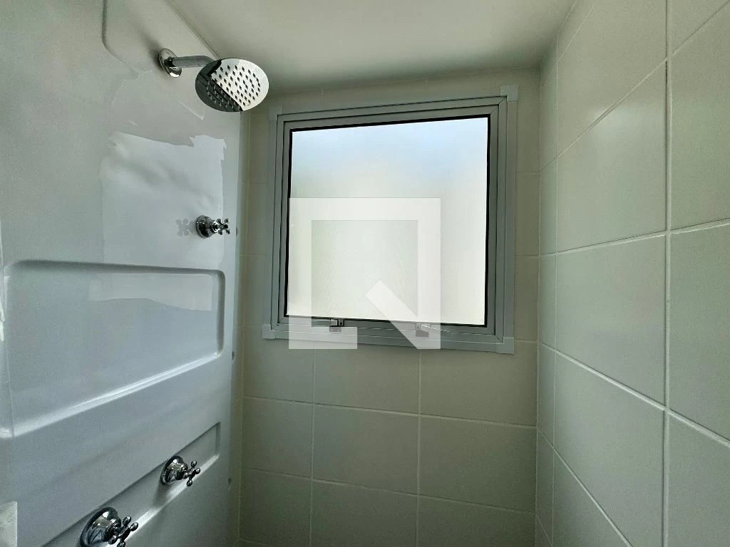 Furnished 2-bedroom apartment with 1 bathroom and mountain view — photo 2