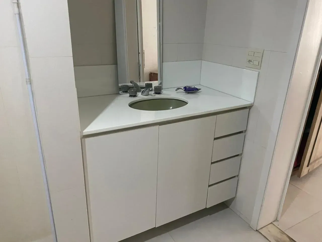 Furnished apartment with 3 bedrooms and 1 bathroom — photo 12