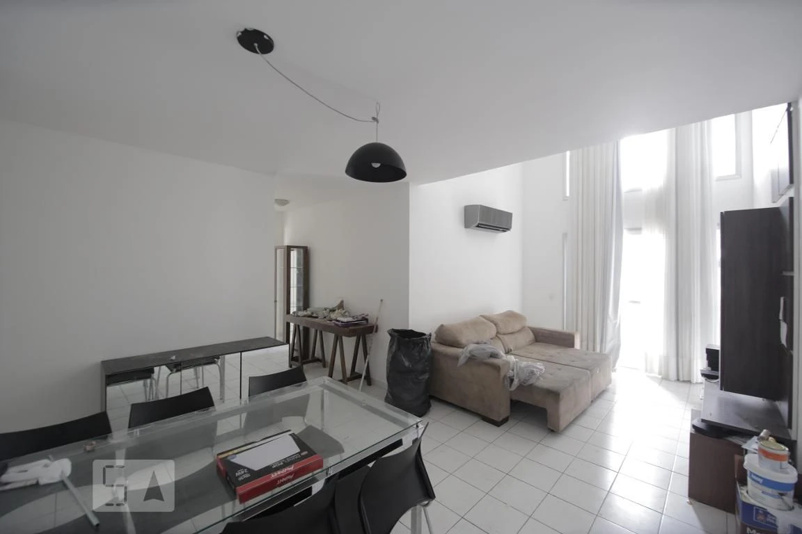 Apartment, 100 m², with floor-to-ceiling windows