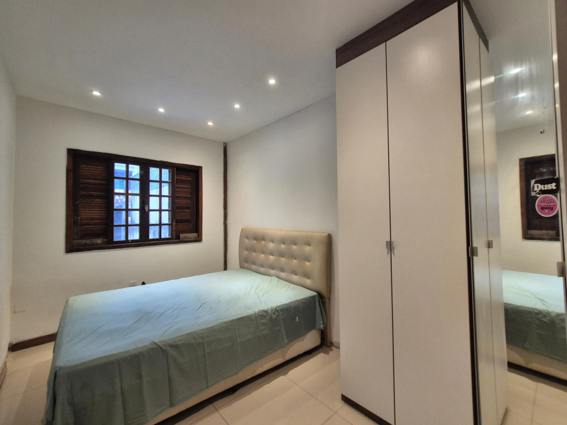Balcony with a grill in a 3-bedroom house, 150 m² — photo 3