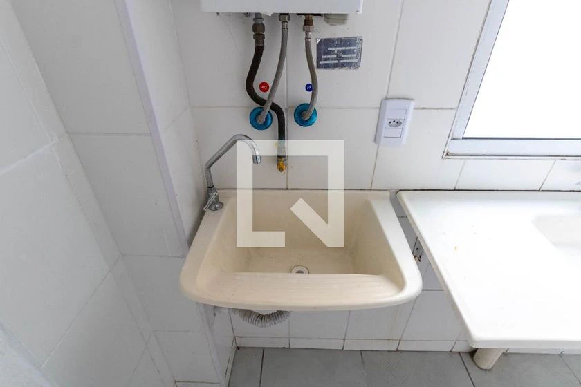 2-bedroom rental apartment with a separate closed kitchen