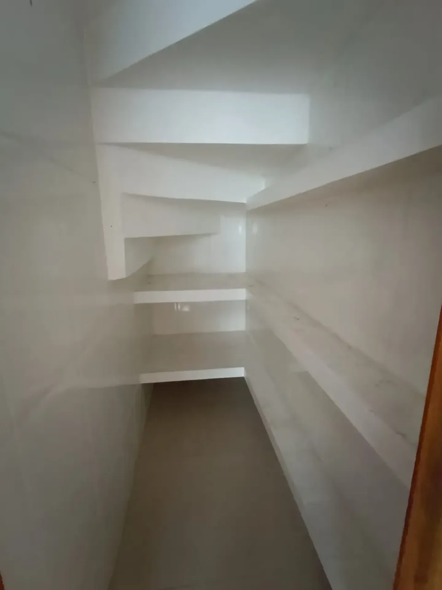 House with 4 bedrooms and 5 bathrooms — photo 38
