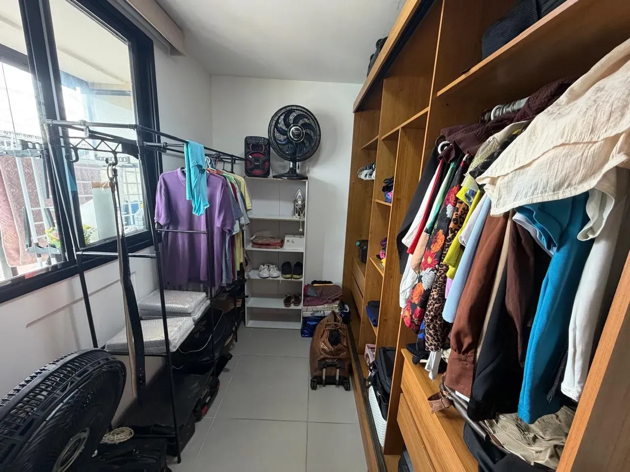 Walk-in closet in a 2-bedroom apartment, 40 m² — photo 9