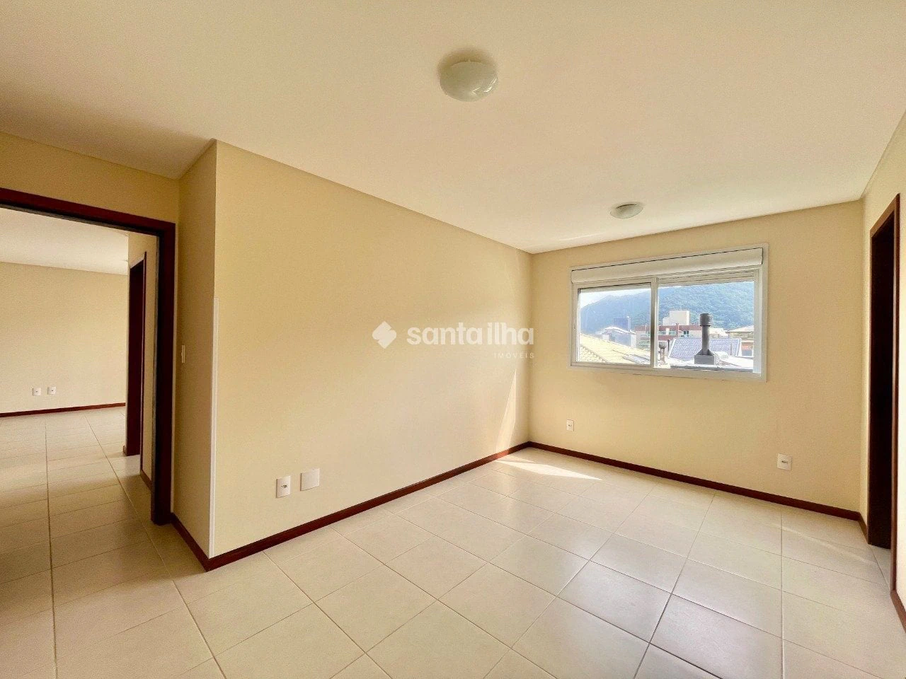 Balcony with a grill in a 2-bedroom apartment, 73 m² — photo 15