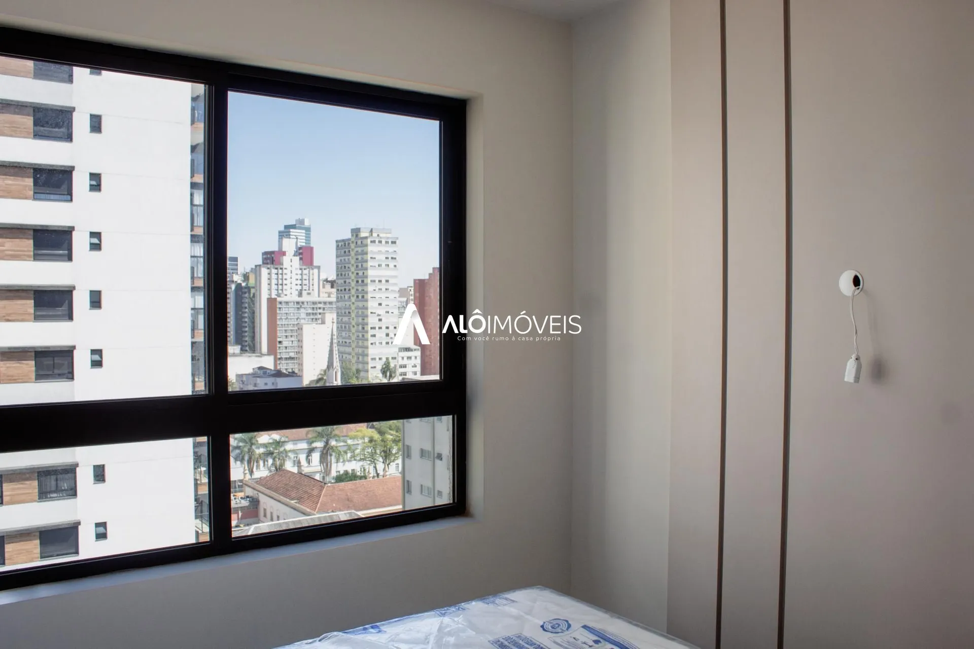 Furnished 1-bedroom apartment with open-plan kitchen — photo 37