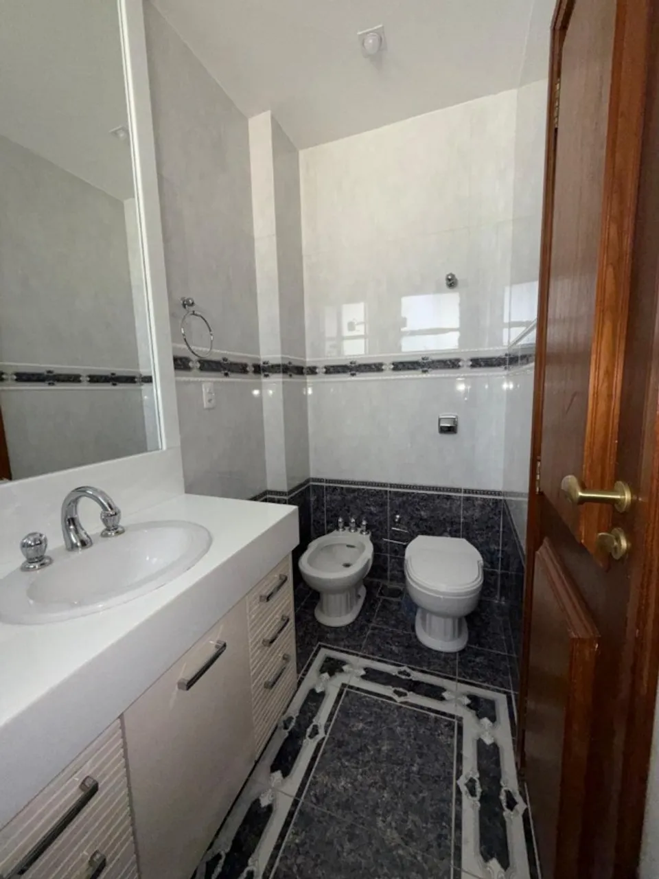 Apartamento com 4 quartos e 5 banheiros e sacada — photo 15