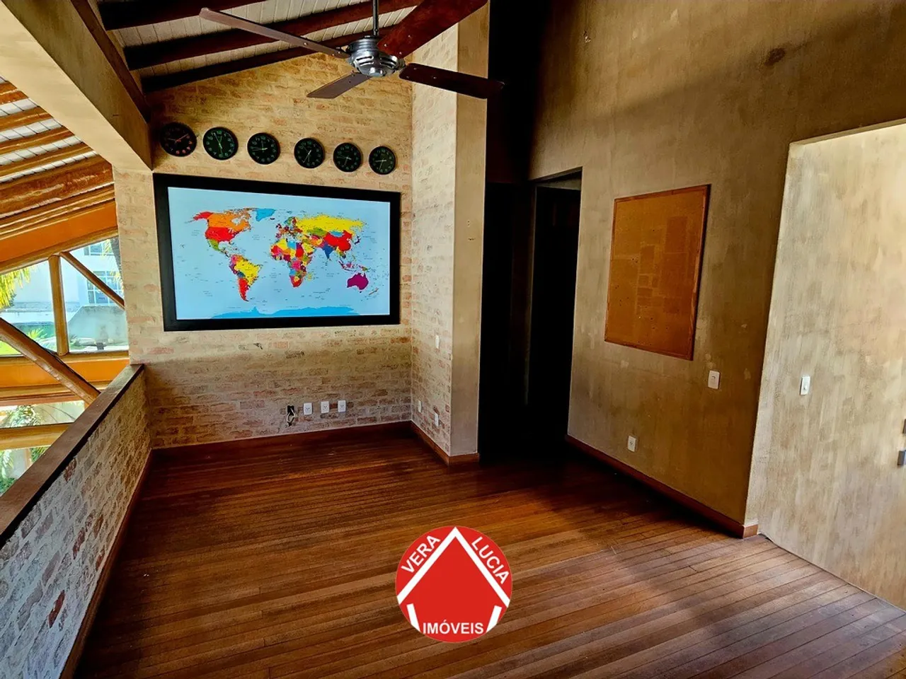 Rustic house with 4 bedrooms and 5 bathrooms — photo 16