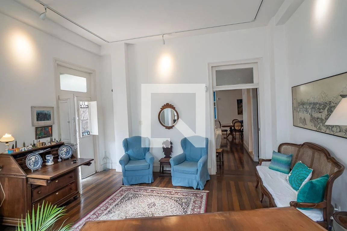 Furnished house, 300 m², with floor-to-ceiling windows — photo 24