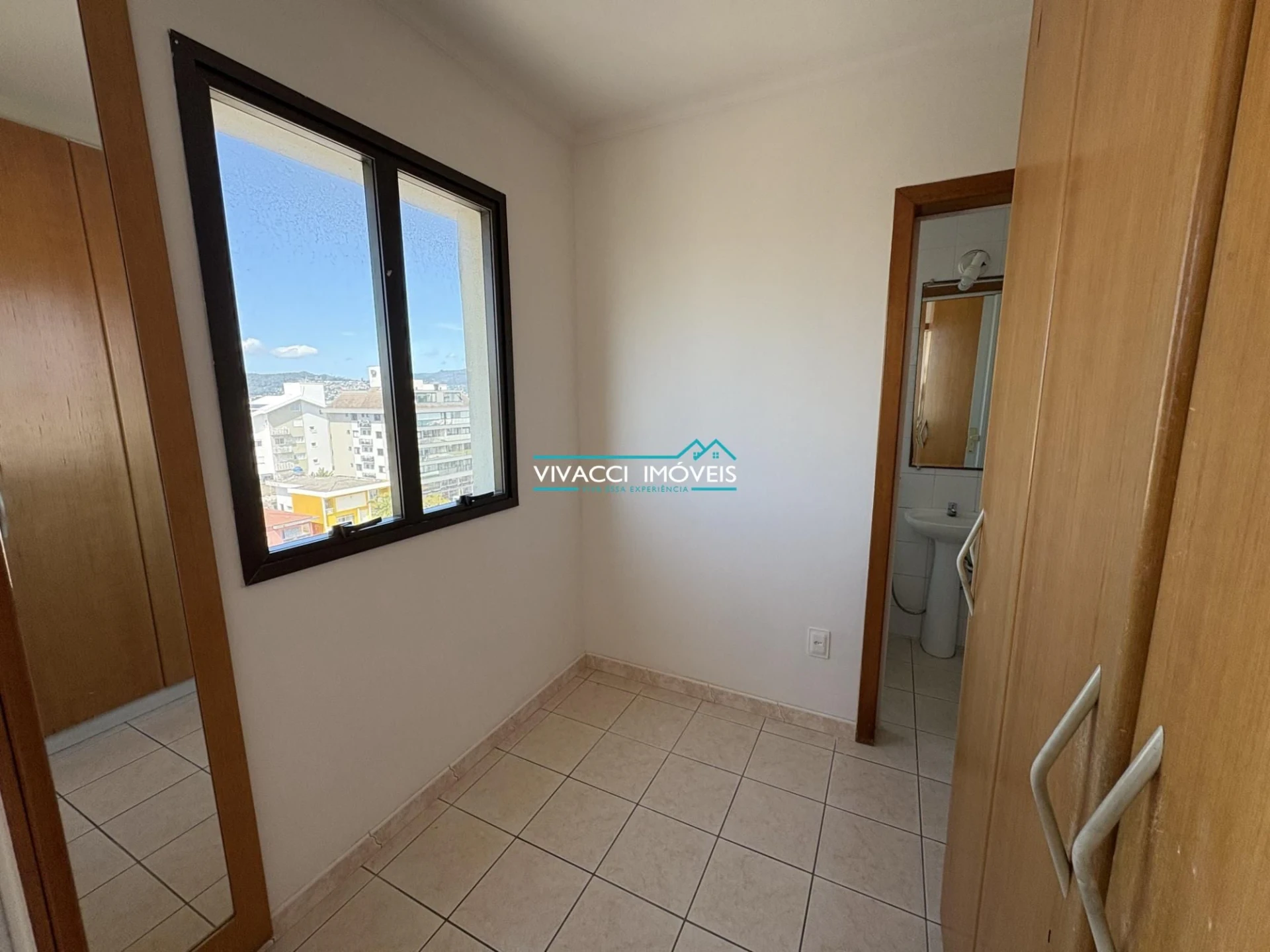 Apartment, 105 m², with a glass-enclosed balcony — photo 23