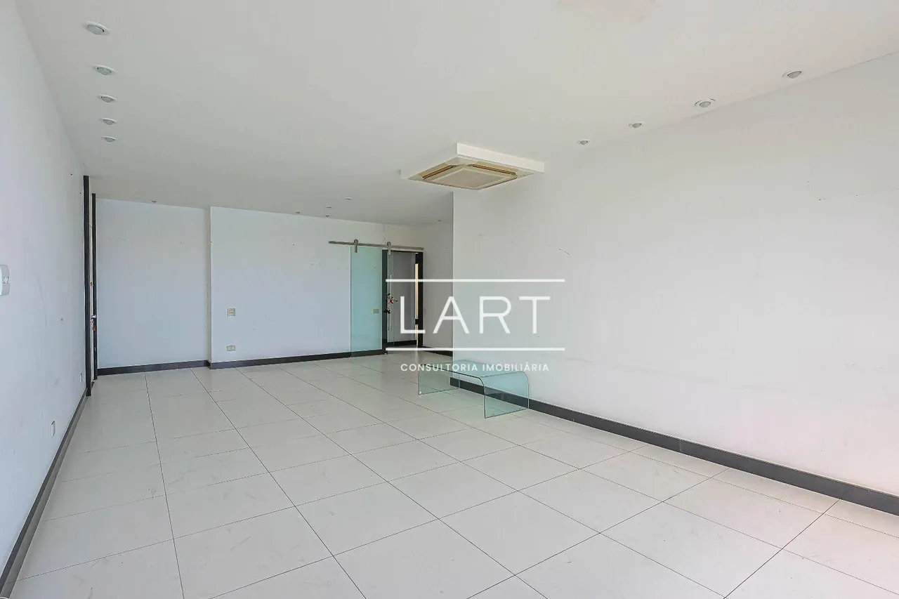 3-bedroom apartment with glassed-in balcony and 160 m² — photo 7