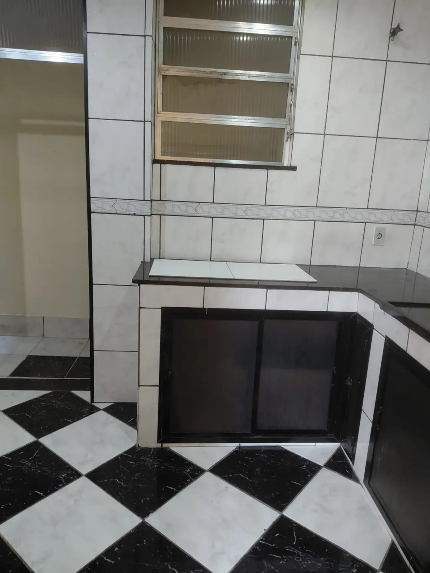 Квартира з 2 спальнями та дерев'яною підлогою або ламінатом — photo 4