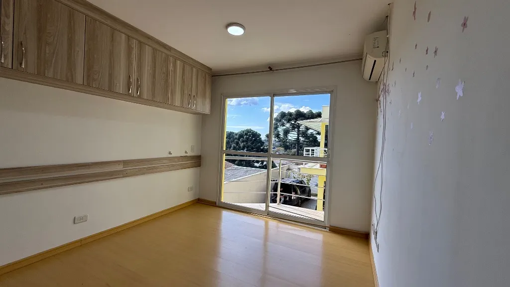 3-bedroom house with a bathtub in Curitiba — photo 24