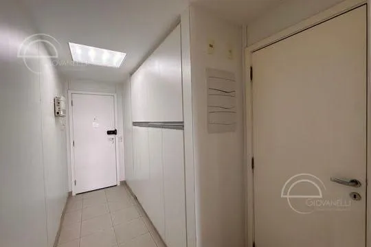 4-bedroom apartment with a separate kitchen, 260 m² — photo 60