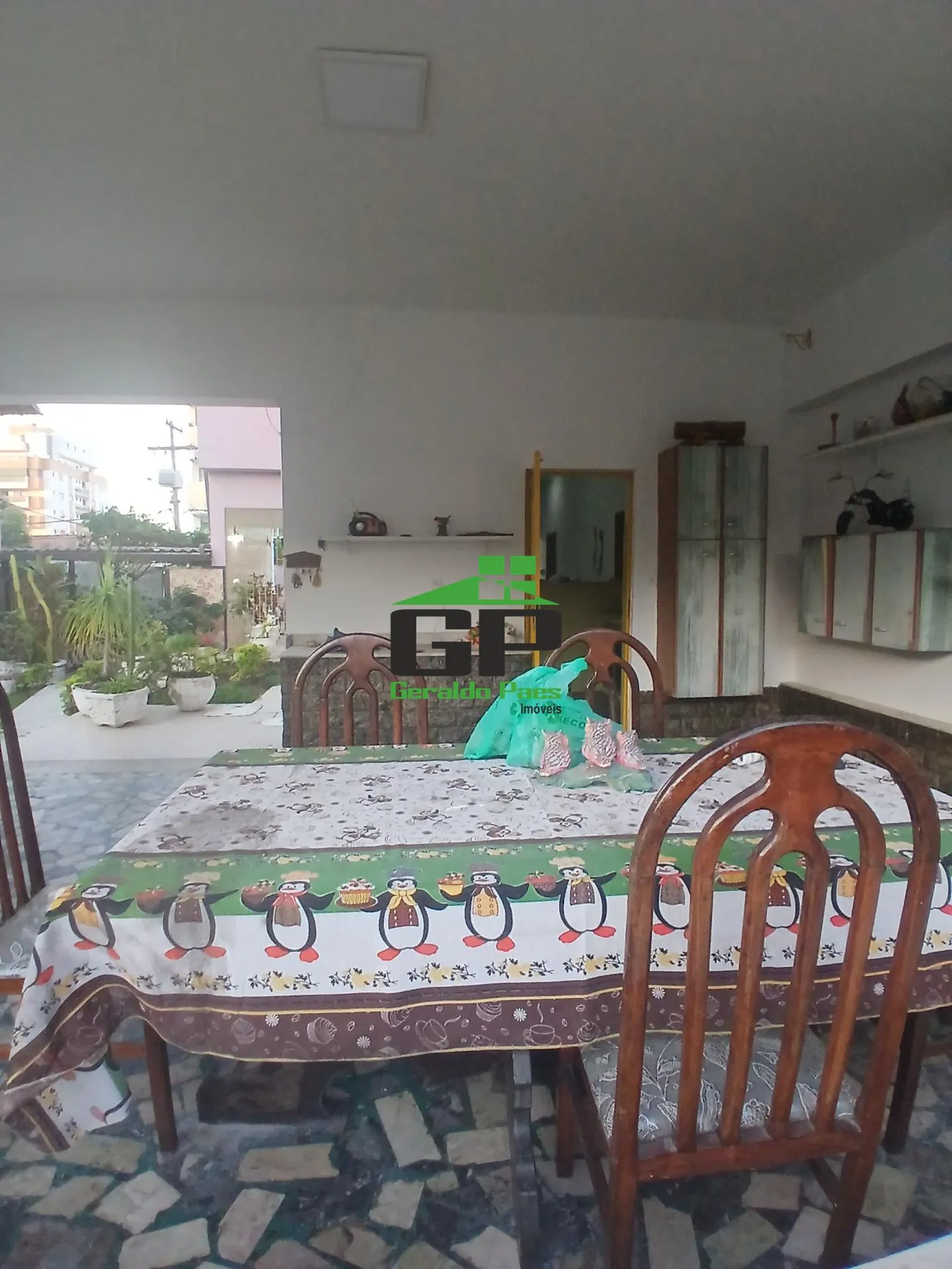 Casa de 349 m² com varanda gourmet e jardim — photo 6