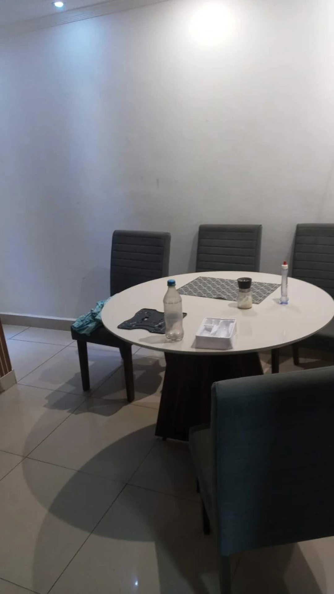 Apartamento amueblado de 2 dormitorios con ducha de vidrio — photo 21