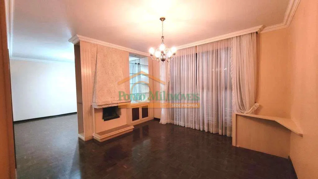 House with 3 bedrooms, 330 m² and 2 parking spaces