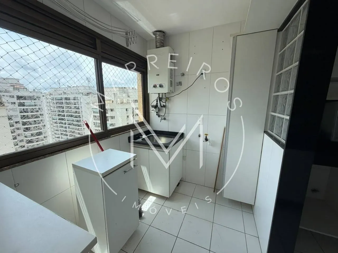 4-bedroom apartment in a building with a sauna — photo 34