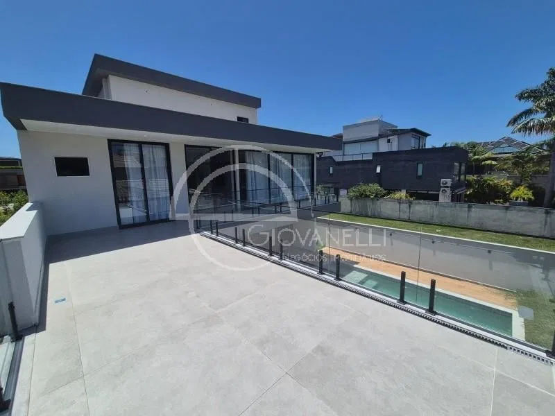 Furnished house with 4 en-suites and open-plan kitchen — photo 3
