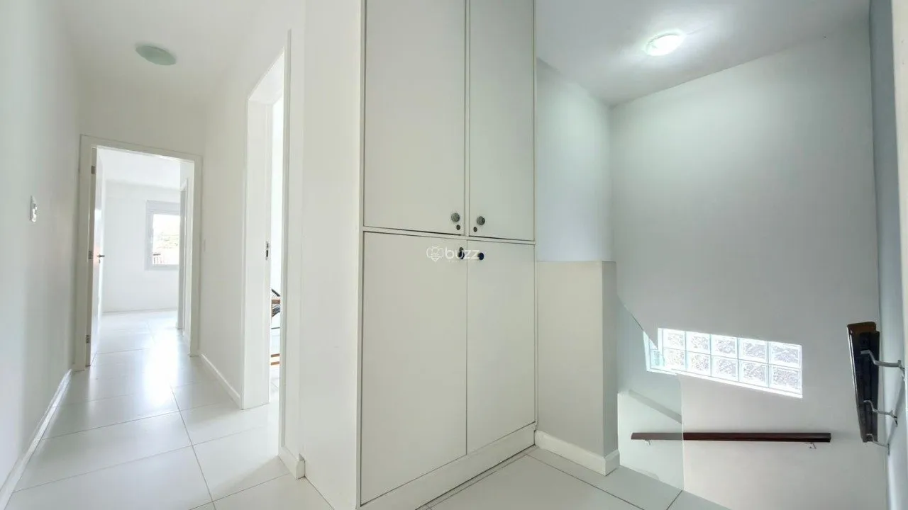146 m² house with a walk-in closet and a garden — photo 24
