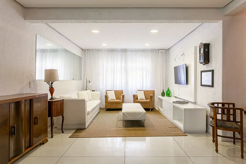 Furnished house with 5 en-suite bedrooms and 7 baths