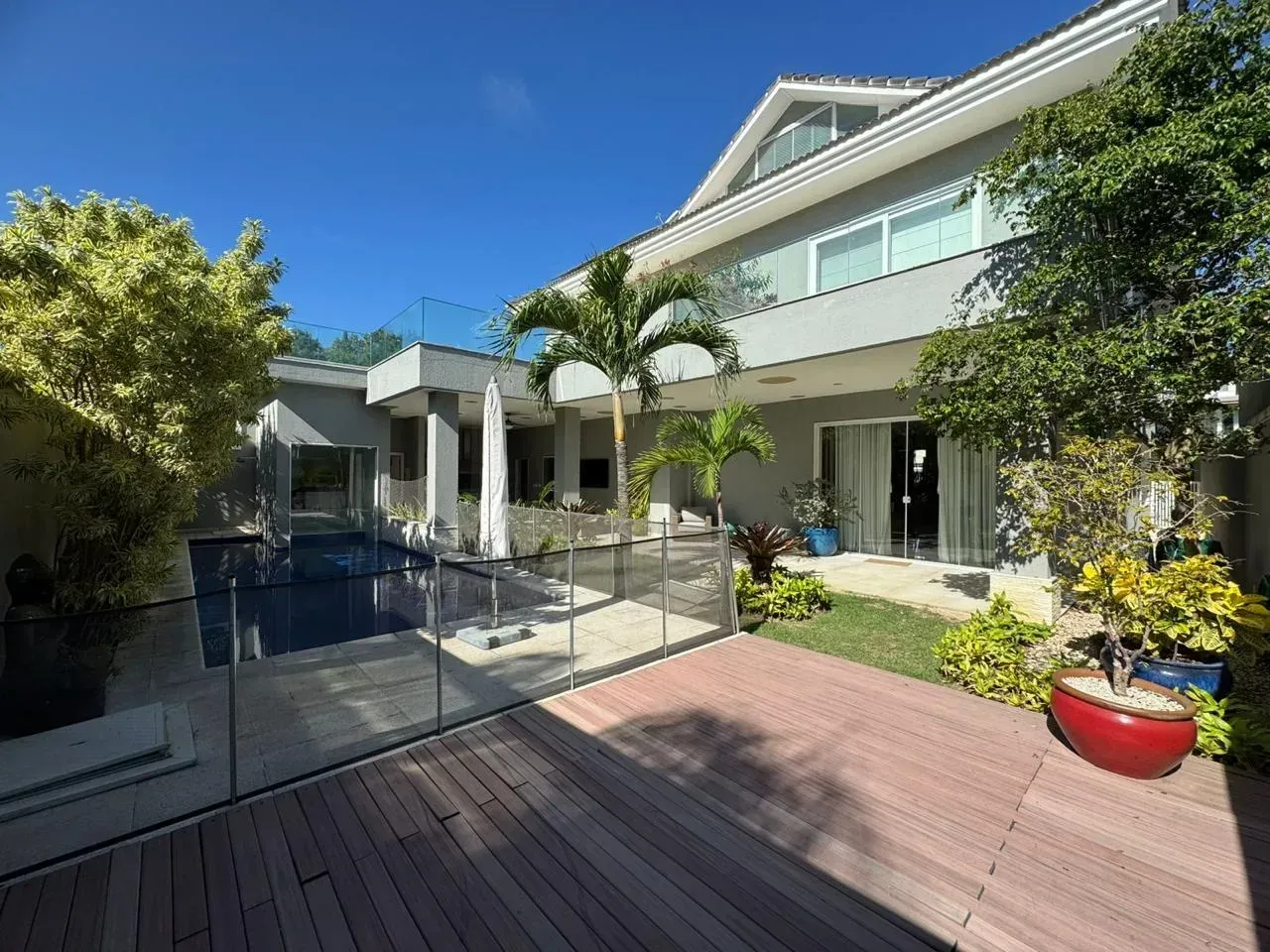 House with 5 suites and a built-in balcony grill — photo 8