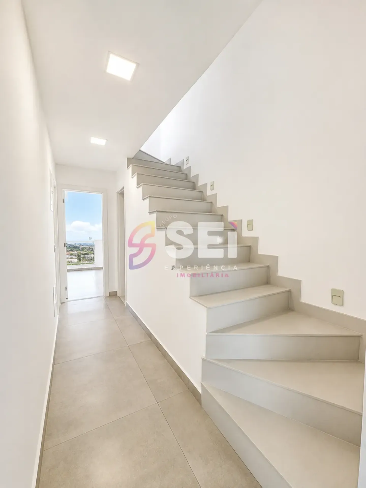 512 m² house with 5 bedrooms and open-plan kitchen — photo 10