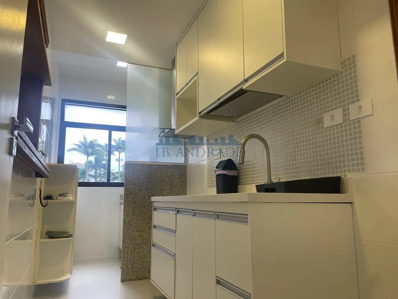 2-bedroom apartment with 1 bathroom and a suite — photo 4