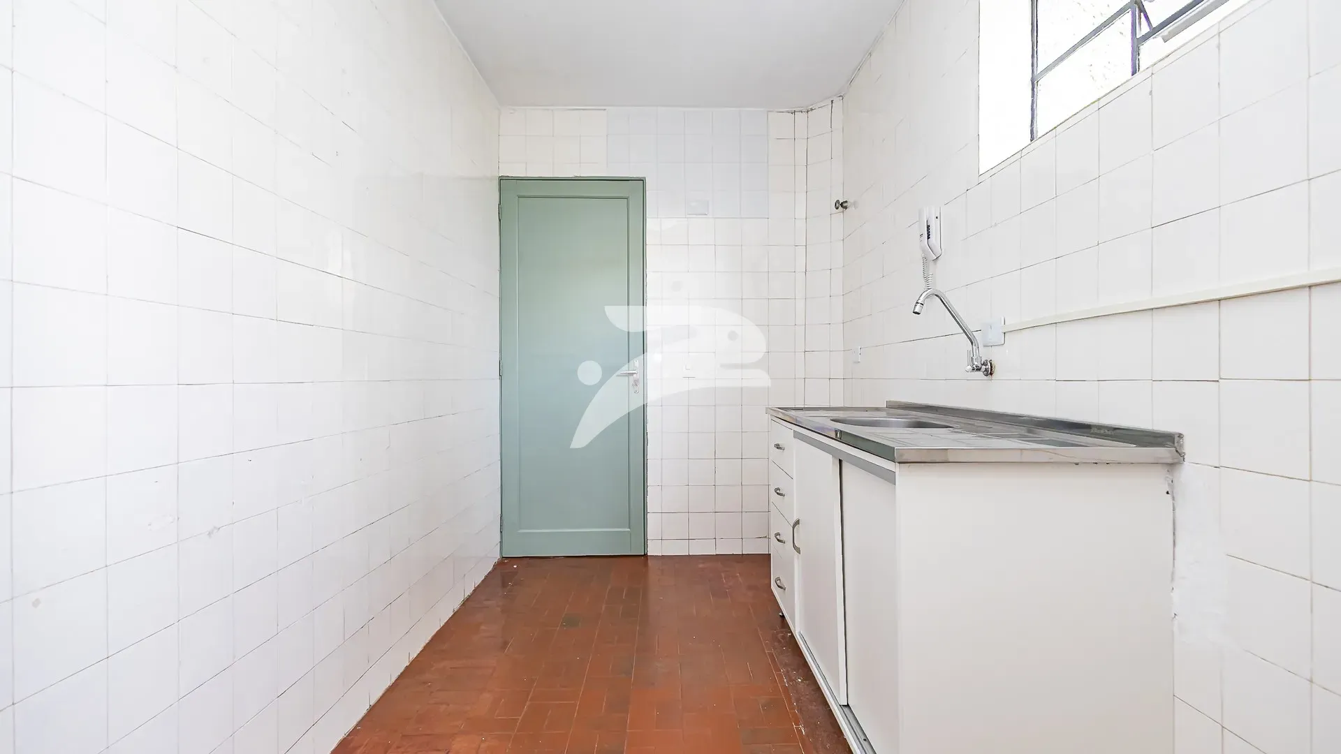 3-bedroom apartment with wood or laminate floors in Curitiba — photo 13