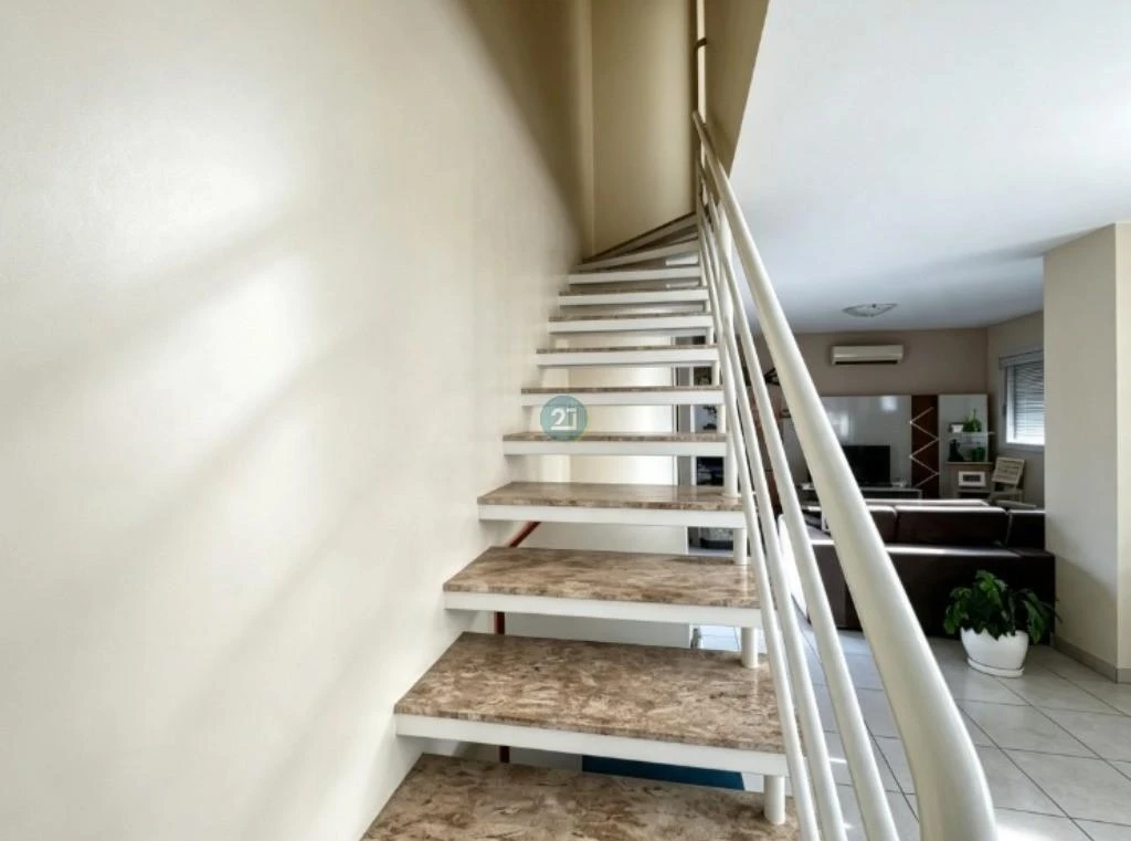 Apartamento dúplex amueblado con 3 suites y 2 plazas — photo 29