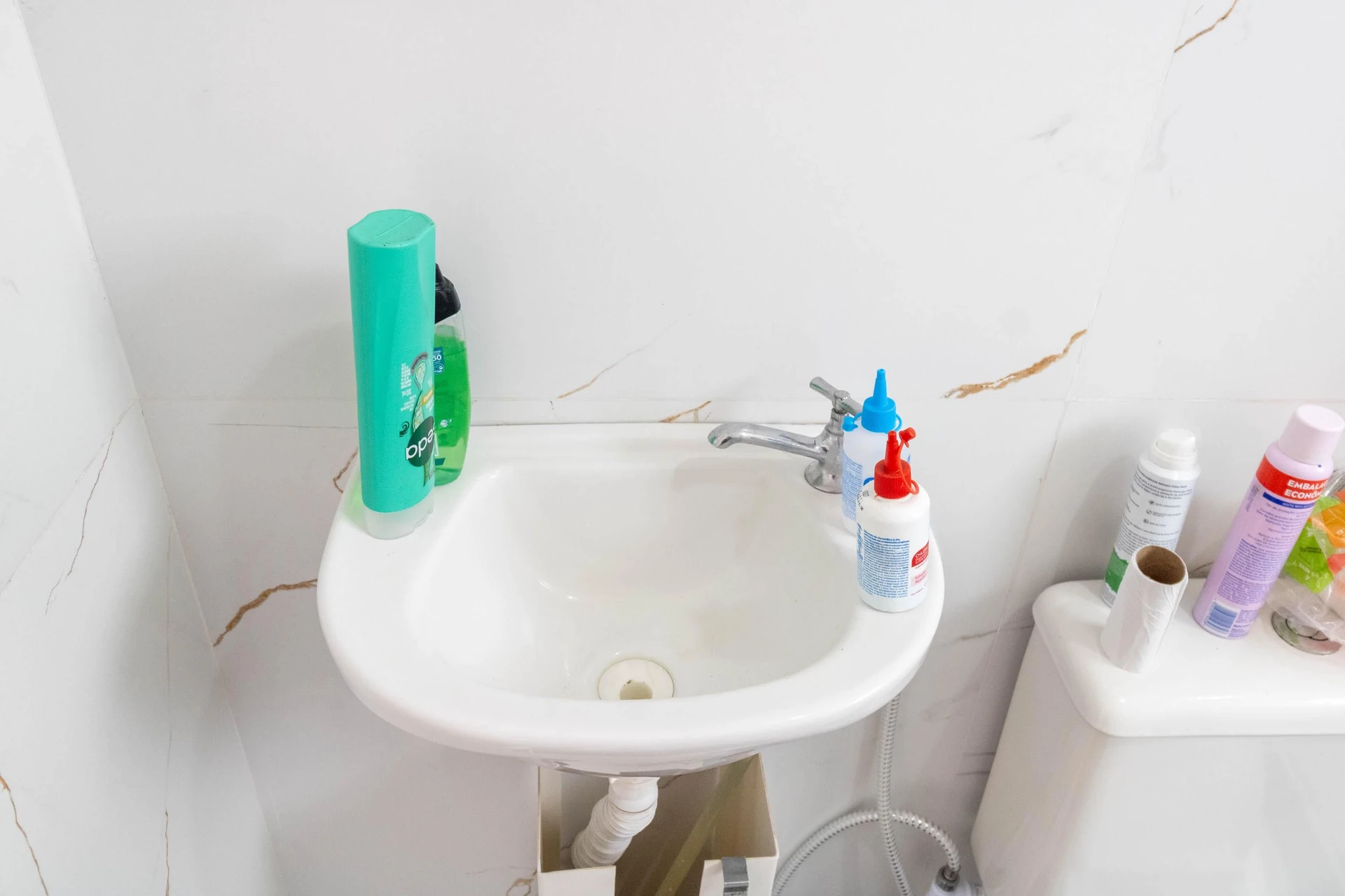 2-bedroom apartment with a glass-enclosed shower — photo 33