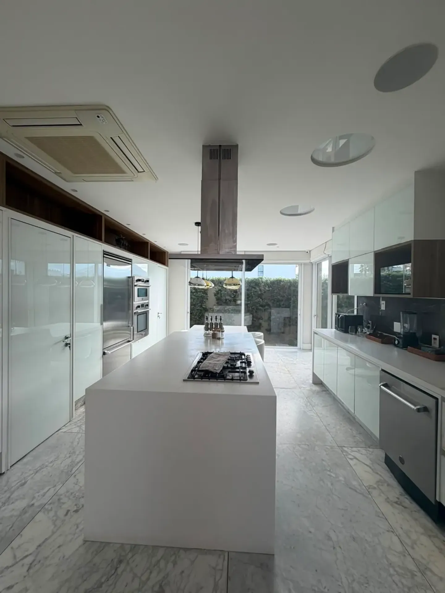 Furnished house with 5 bedrooms and 5 bathrooms, 700 m² — photo 10