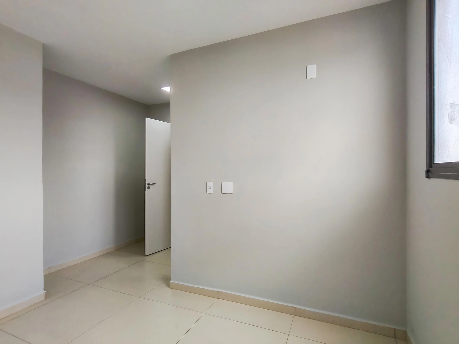 Apartamento com 2 quartos e varanda de vidro fechada — photo 22