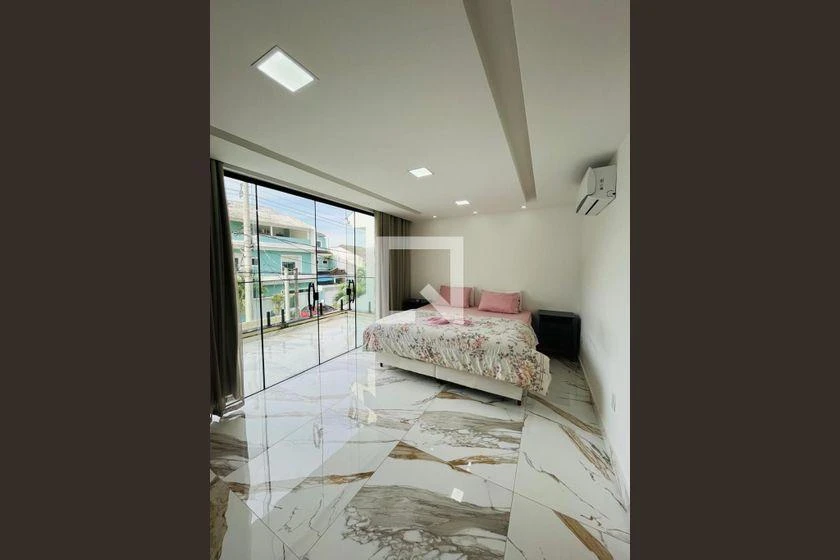 3-bedroom house with a walk-in closet — photo 6