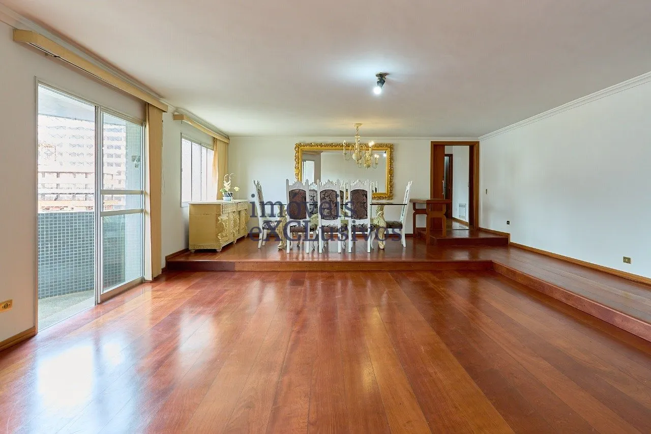 450 m² apartment with 4 bedrooms and 3 parking spaces — photo 3